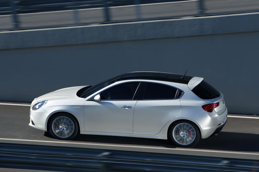  Alfa Romeo Giulietta 2010 года  (фото 32 из 61)